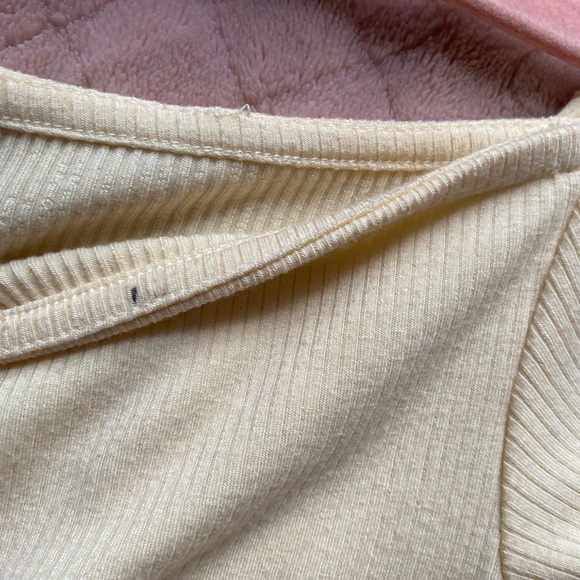 Aritzia Sunday Best dress, yellow and stretchy - Picture 3 of 5